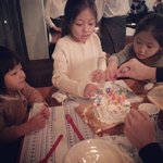 세윤이 하얀니트입고 <b>케익</b> 먹방 ㅎㅎㅎㅎ