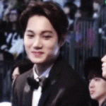 [EXO] 팬들한테 마마무대 <b>보라</b>하는 다정한 종인이