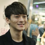 최근 美친미모 보여주는 첸