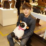 [수호] 수호 mcm사진 완전이쁘다