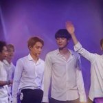 [EXO] 박찬열엉덩이차고모르는척하는<b>김종인</b>