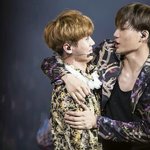 [EXO] 카이랑 루한 <b>사겨</b>?