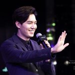 블랙<b>수트</b>입은 이민호 자태