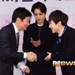 [EXO] 민석이랑 <b>악수</b>하는 이 분은 누규?