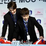 [EXO] 흡사 <b>백화점</b>세일중 아주머니들같은..