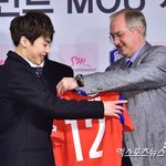 [EXO] 민석이 오늘따라 더 애기애기함.