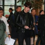 <b>라이더자켓</b>입고 출국하는 오늘자 김우빈