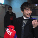 [exo] 남편이 입사 후 집에 와서 <b>사</b><b>원증</b> 자랑하는데