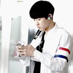 [EXO] 이 휴대폰을 들고 손크기 <b>가늠</b>해보자