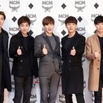 [exo] 양인형 들고 신난 레이! 양띠답네 ㅋㅋ