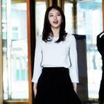 어제자 더 멀어<b>진</b> 수지 기자사진