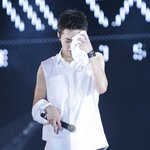 [시우민] 새로 뜬 시우민 양손 <b>동기</b>화 >.<