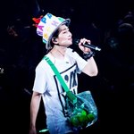 생일파티에 <b>신난</b> 샤이니 온유