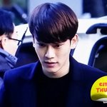[CHEN] 뮤직뱅크출근길종대ㅜㅜ너무 <b>청순</b>해...ㅜ