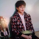 [시우민] <b>진지</b>하게 안경 쓴 시우민을 어쩌면 좋을까.