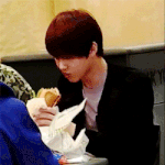 [수호] +리더의 고난한 햄버거 먹기 <b>gif</b>.+