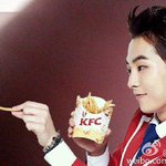 [시우민] 먹여준다. 시우민이 <b>KFC</b>감자튀김을.