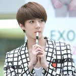 [세훈] 세훈 싸인 열심히했나봐
