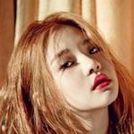 올라간 입꼬리가 매력적인 93년생 모델