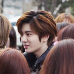 가요대전에서 초콜릿 먹방중인 <b>성종</b>