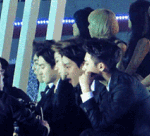 [EXO] 지금<b>트위</b>.터안보고있다..