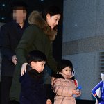 쌍둥이들과 영화보러간 이영애