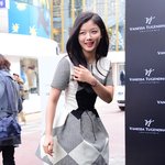 <b>가로수</b>길 흔들어버린 김유정 미모