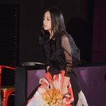 무슨 코디인지 모를 의상입은 <b>송은채</b>