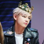 <b>왕관</b> 쓴 남자아이돌들