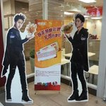 [시우민] 중국<b>KFC</b>매장앞 시우민등신대 ㅋㅋ