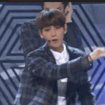 [EXO] <b>변백현</b> 인이어 빼는거