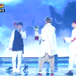 [EXO] 제발 중독 옷에 <b>레이스</b> 뗐으면 좋겠다
