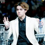 [EXO] 얘들<b>아사</b>녹하면밤샘해야돼..?