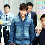 <b>청청</b>패션을 소화하는 이민호