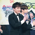 [시우민] <b>연예</b>대상 시우민과 사랑이 고화질~