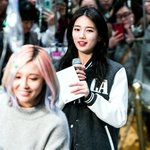 <b>야구잠바</b>입고 공연중인 수지