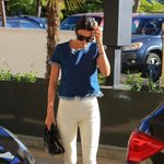 흰스키니핏 예술인 <b>켄달</b>제너