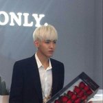 [EXO] 나한테 그 꽃들고 <b>청혼</b>하러 오는거야?