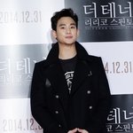 더 갸름해진 김수현의 <b>턱선</b>