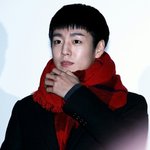 <b>곰인형</b>이랑 떨어질줄 모르는 이현우