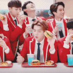 [EXO] 밑에 엄마랑 싸워서 배고픈데 못나간다는 애야