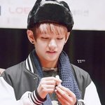 귀엽게 <b>립밤</b> 바르는 男아이돌