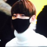 [백현] 백현이가 이렇게 쳐다보는거