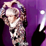 [카이] 종인이 <b>썬더</b> 무대에서...