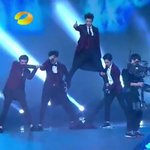 [시우민] 후난성 시우민] <b>타오</b> 떨어질까봐 꼭 잡고 있는 형아