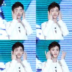 [EXO] 경수 진짜 손크다......<b>우와</b> 