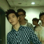 [EXO] 이 근처 연예인이 떳다는 소리를 듣고