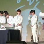 [EXO] 네이처<b>점원</b>이 준 엑소사진하나줄게