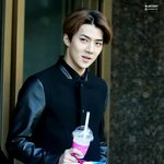 [EXO] 여친 생일<b>케익</b> 사가지고 가는 남친.jpg