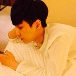 [EXO] <b>남편</b>이 침대에서 <b>폰</b>하는거 몰래 찍음.jpg